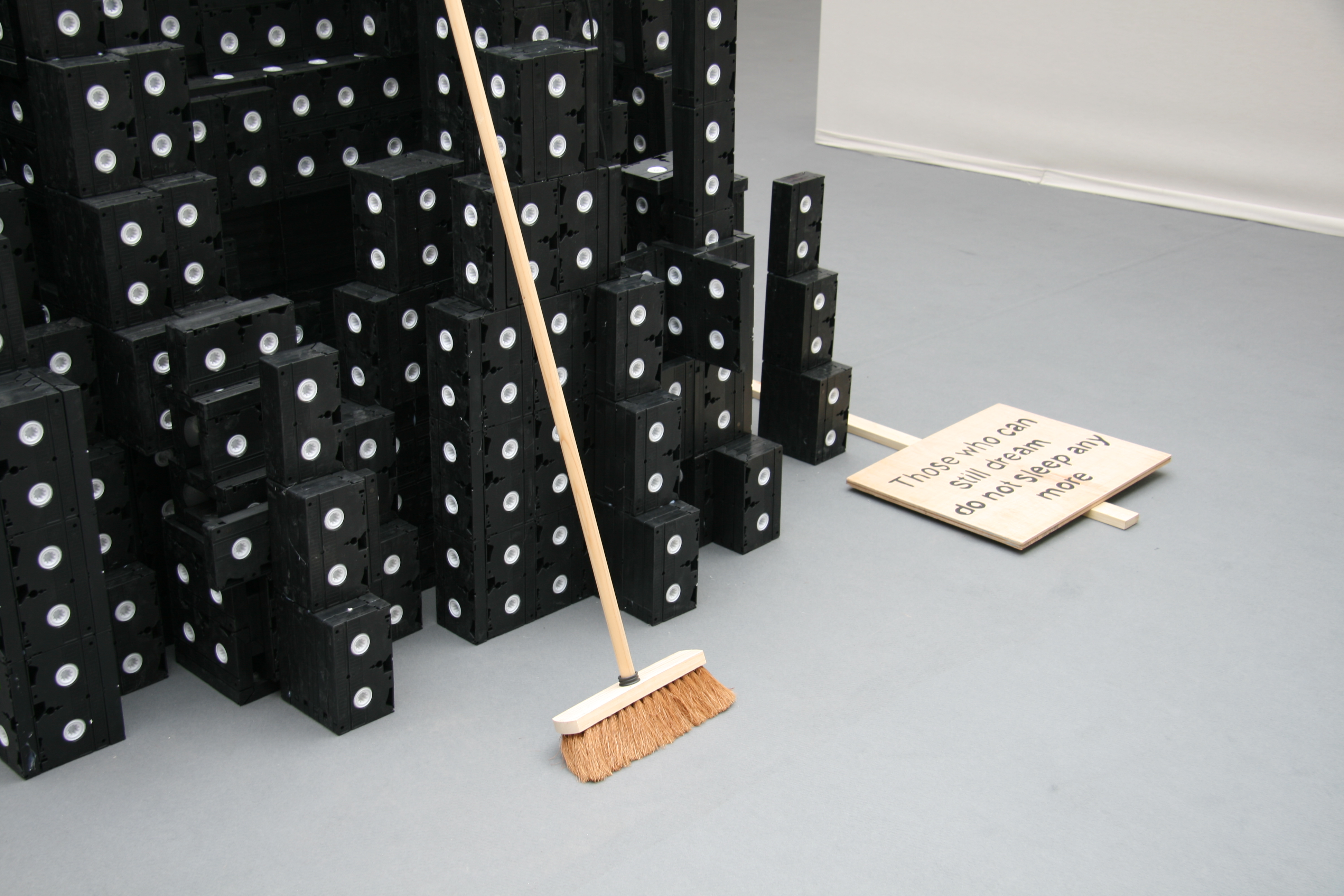  Babel House / Empire