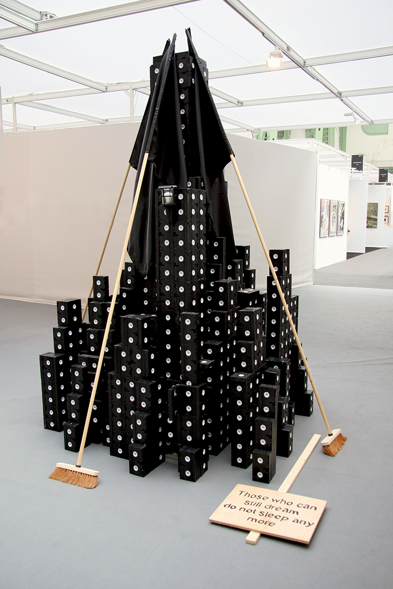  Babel House / Empire